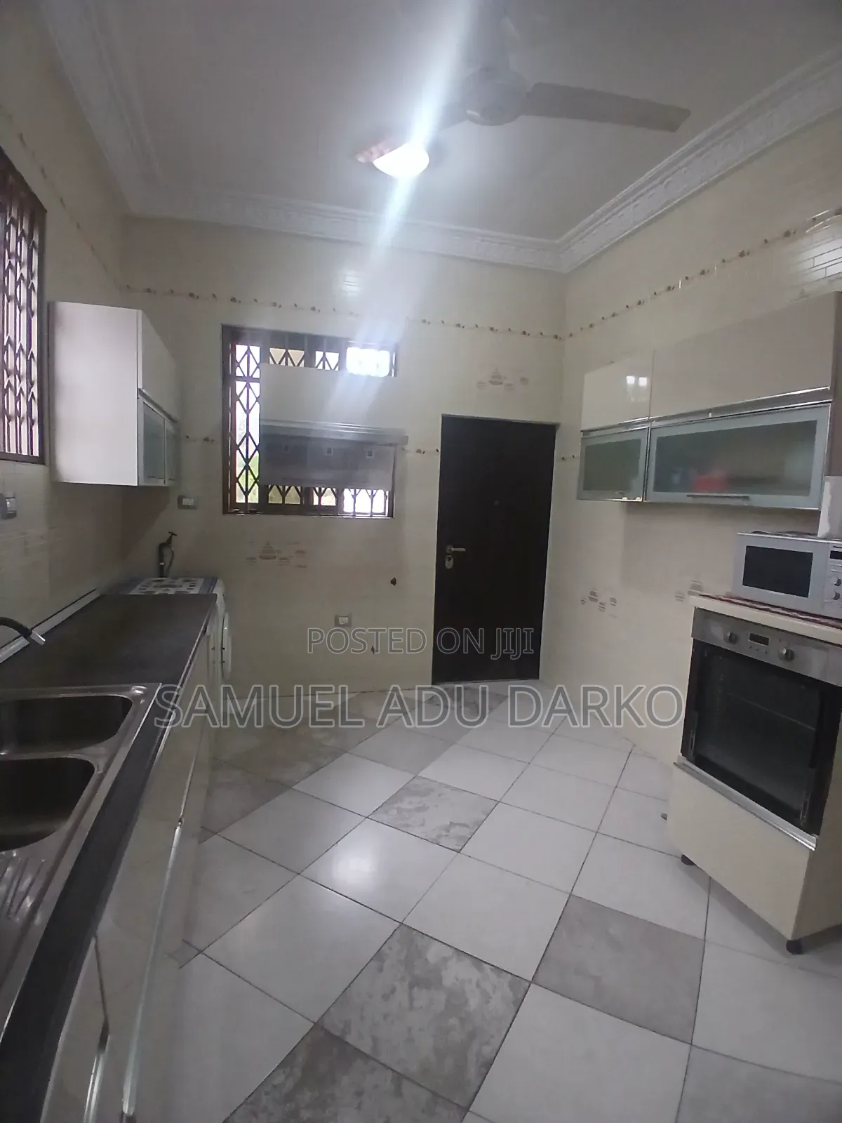 3bdrm Apartment in Righteous Hands, School Area for rent in School Area