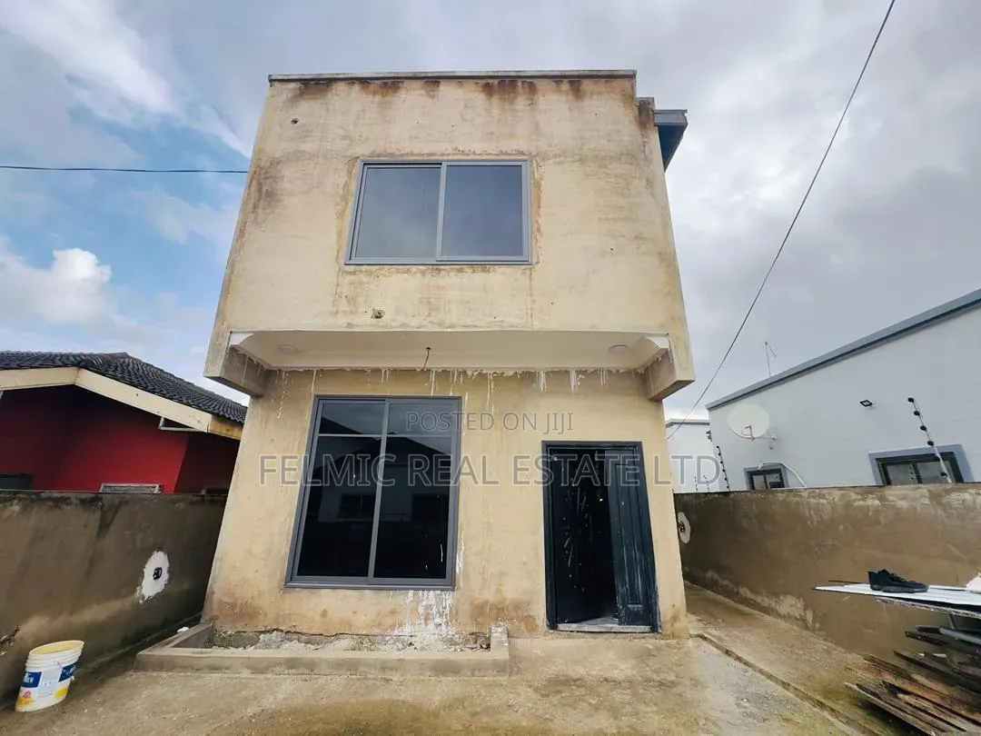 3bdrm Duplex in Haatso Bohye, Asore Junction for sale in Asore Junction