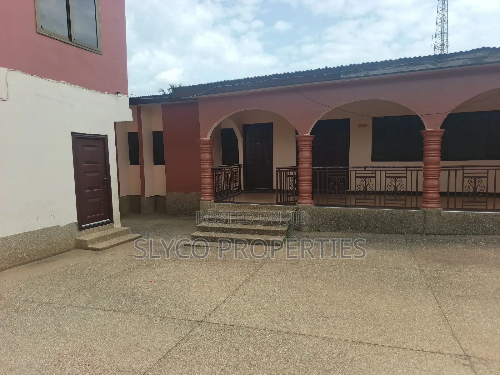 6bdrm Apartment in Koforidua Okorase, New-Juaben Municipal for rent in New-Juaben Municipal