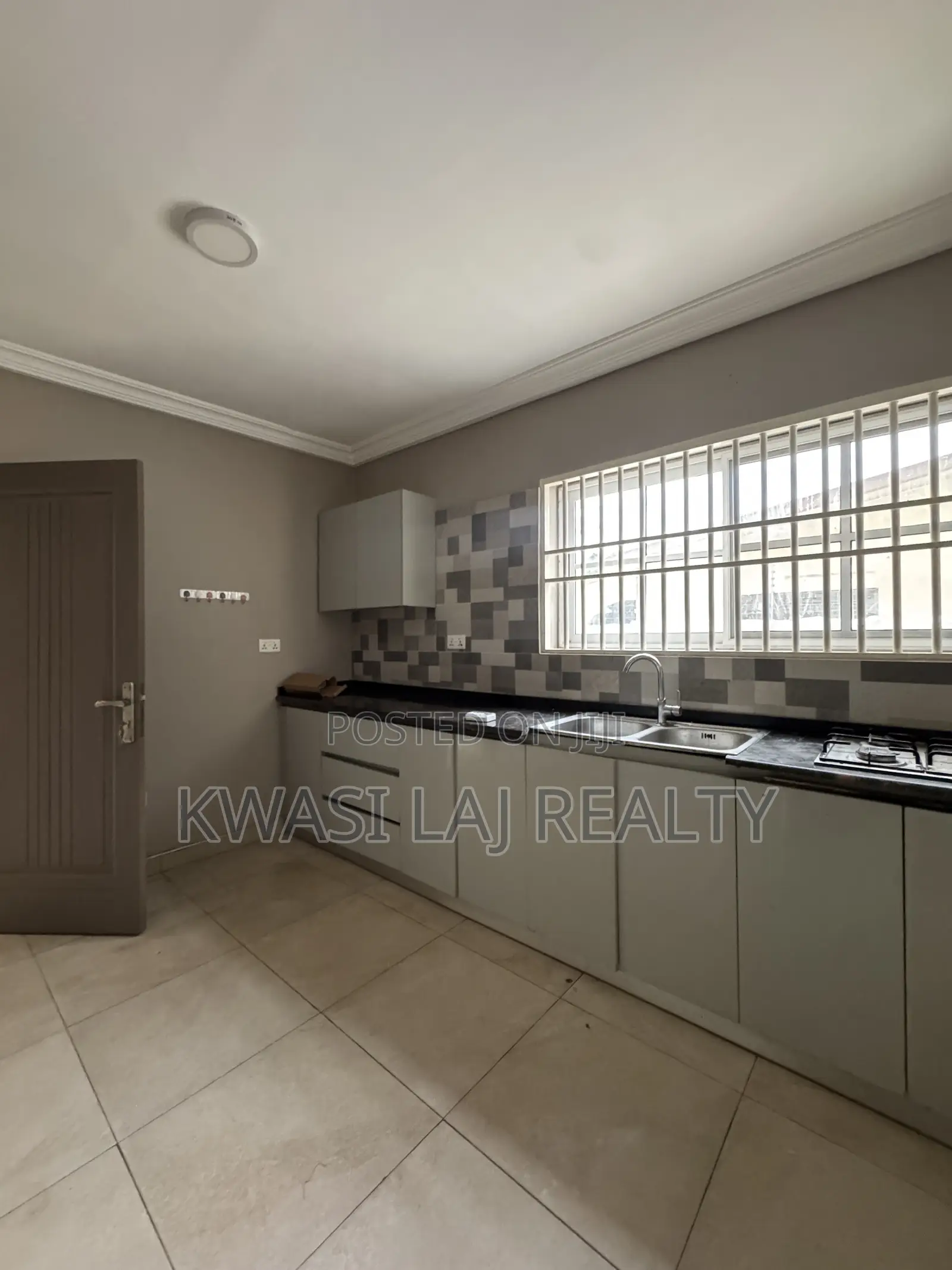 3bdrm Apartment in Whitecross, Weija for rent in Weija