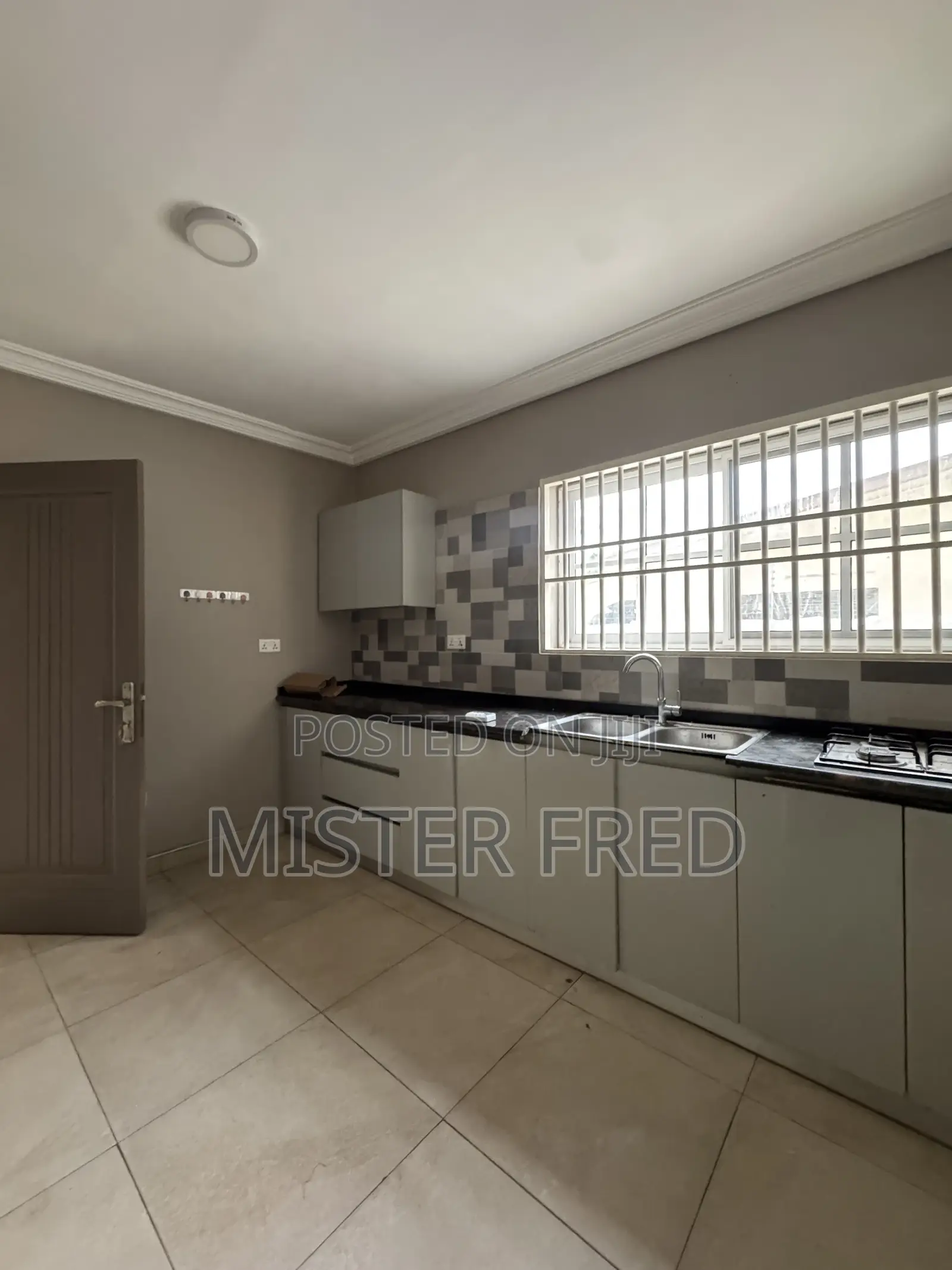 3bdrm Apartment in Whitecross, Weija for rent in Weija