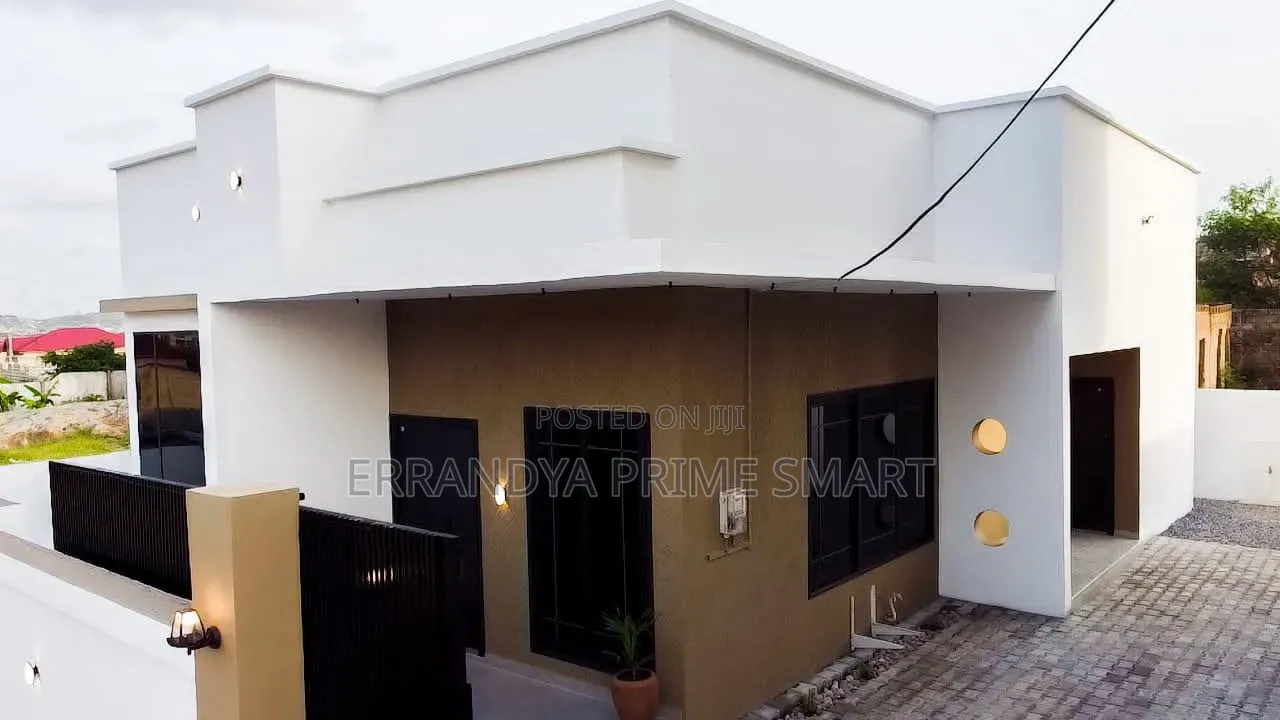 2bdrm Duplex in Amasaman for sale in Amasaman