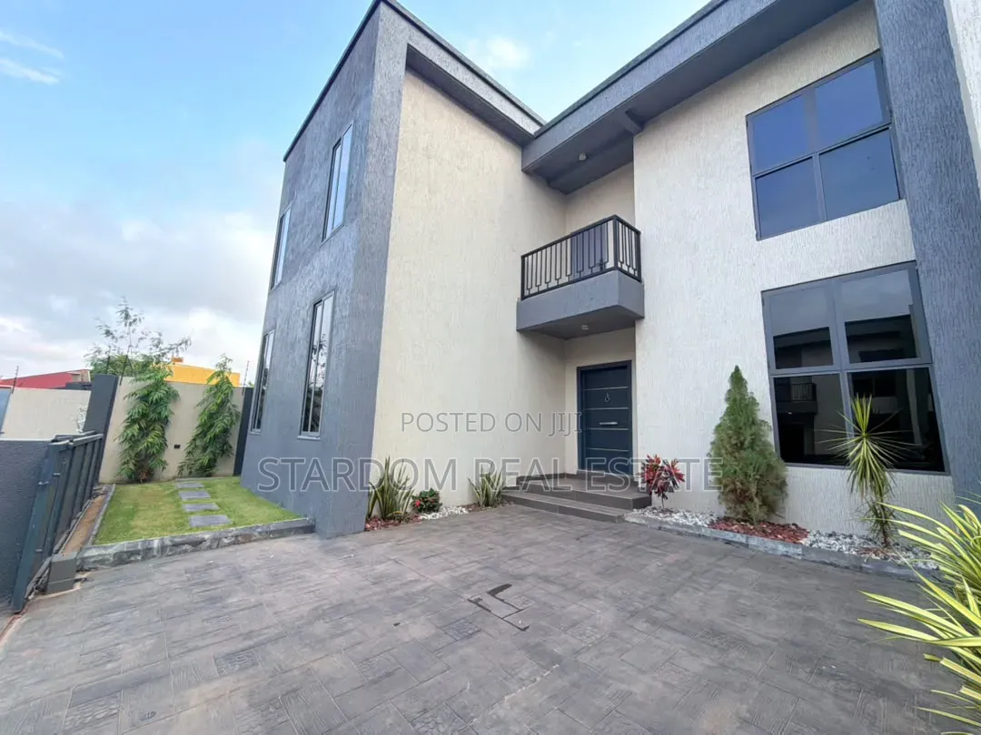 3bdrm Townhouse / Terrace in Ashaley Botwe, School Junction for rent in School Junction