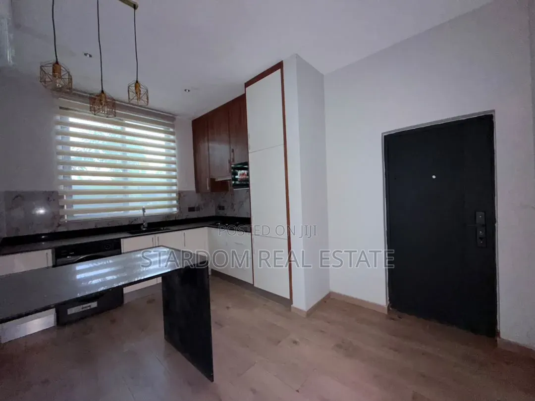 3bdrm Townhouse / Terrace in Ashaley Botwe, School Junction for rent in School Junction