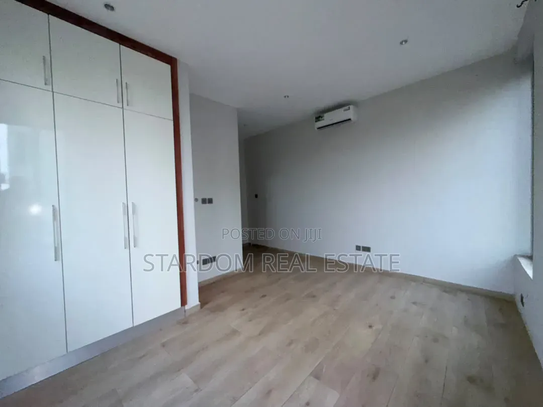 3bdrm Townhouse / Terrace in Ashaley Botwe, School Junction for rent in School Junction