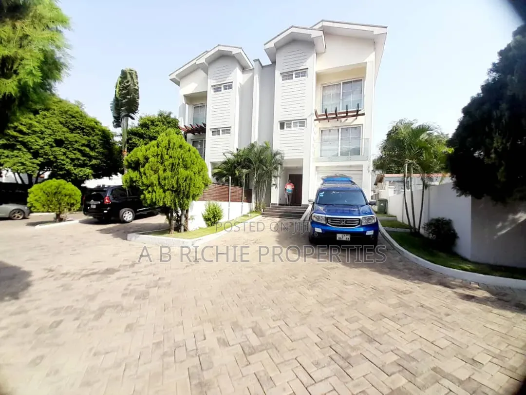Furnished 4bdrm Townhouse / Terrace for rent in Airport Residential Area