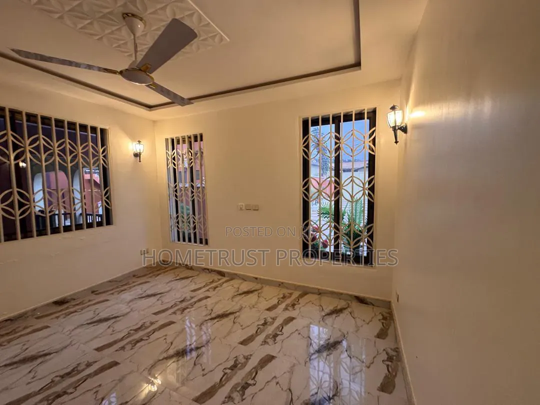 4bdrm Duplex in Ablekuma Agape for rent in Agape