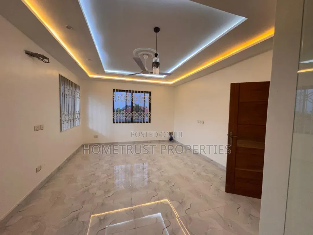 4bdrm Duplex in Ablekuma Agape for rent in Agape