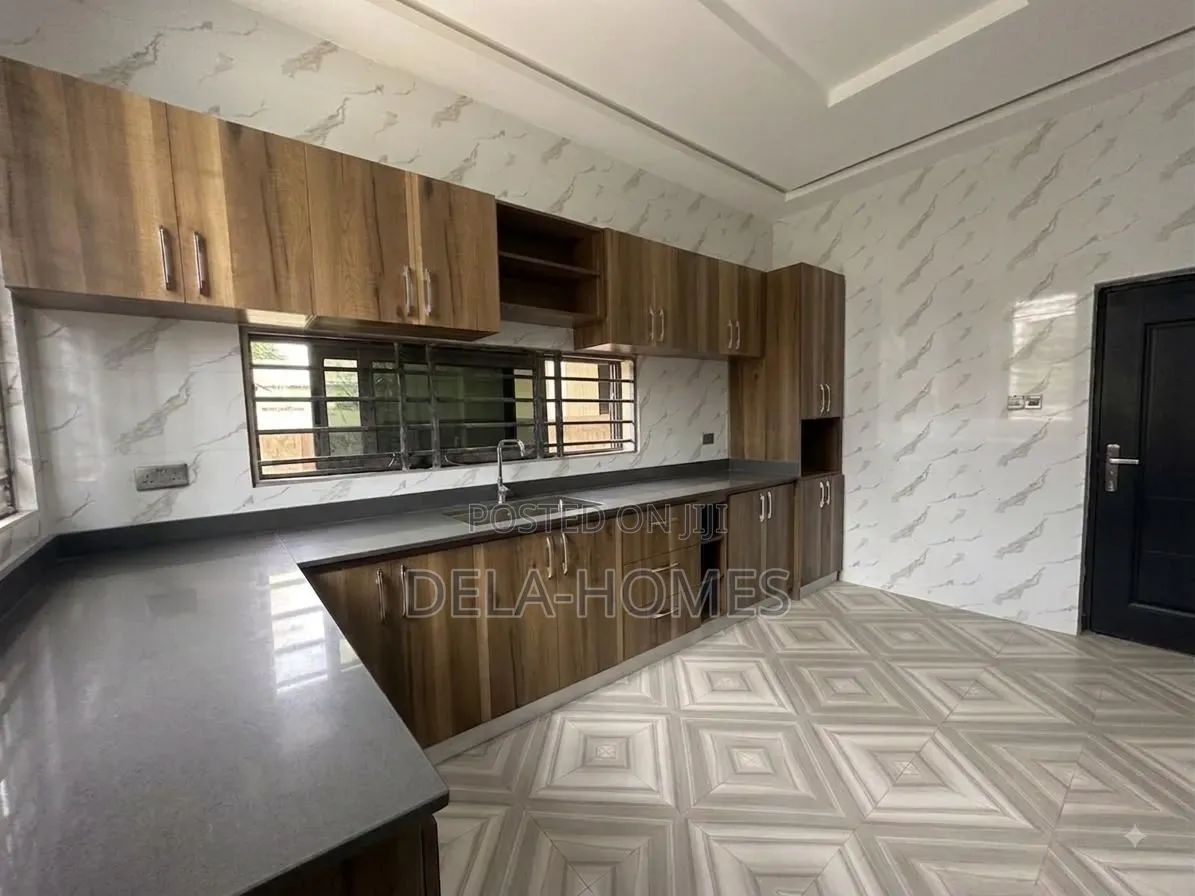 5 Bedroom House for Sale in Lake Side Estate