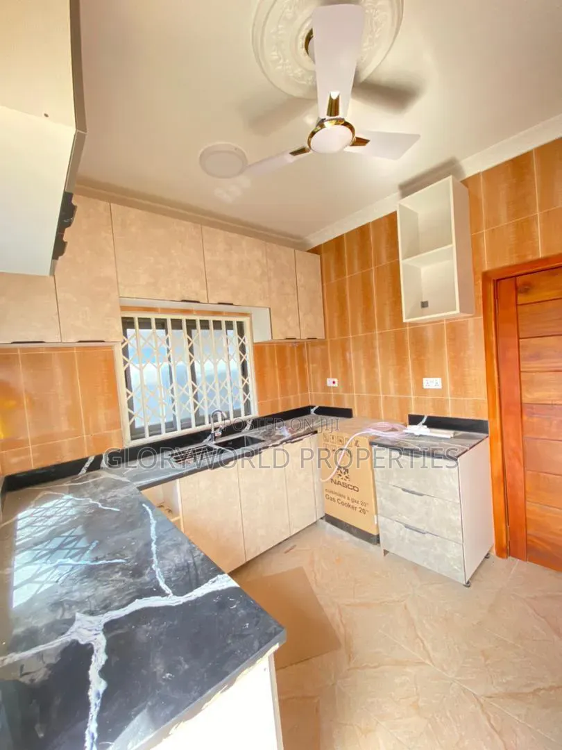 3bdrm House in Baatsona Total for sale in Baatsona Total