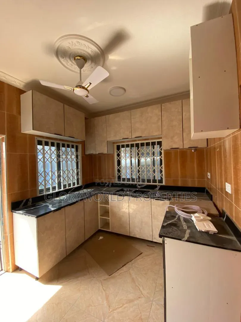 3bdrm House in Baatsona Total for sale in Baatsona Total