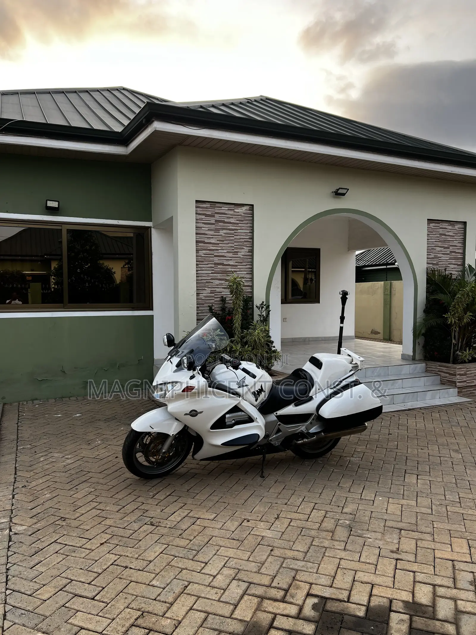 Furnished 4bdrm House in Lakeside Estate, Ashaley Botwe for sale in Ashaley Botwe