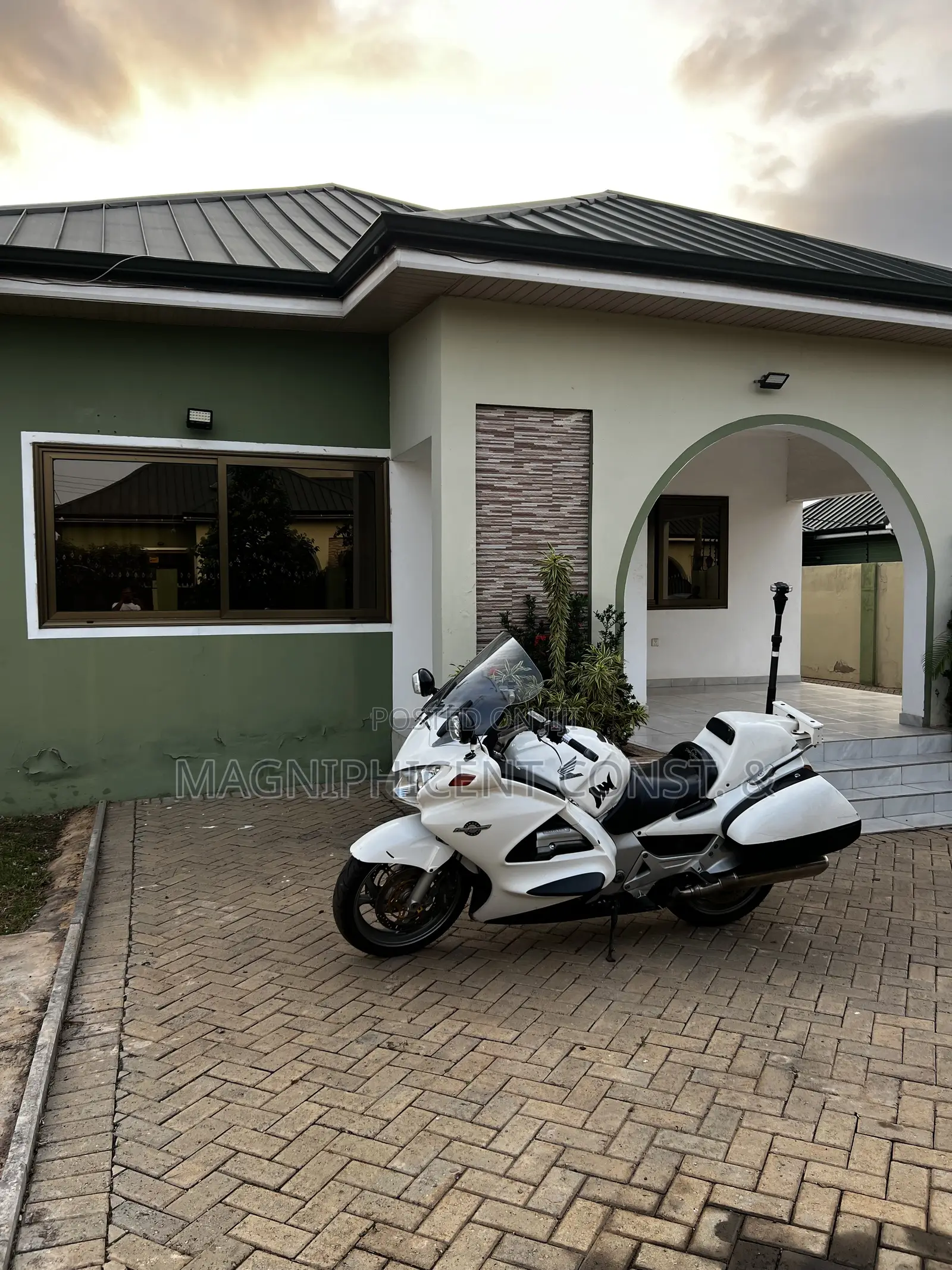 Furnished 4bdrm House in Lakeside Estate, Ashaley Botwe for sale in Ashaley Botwe