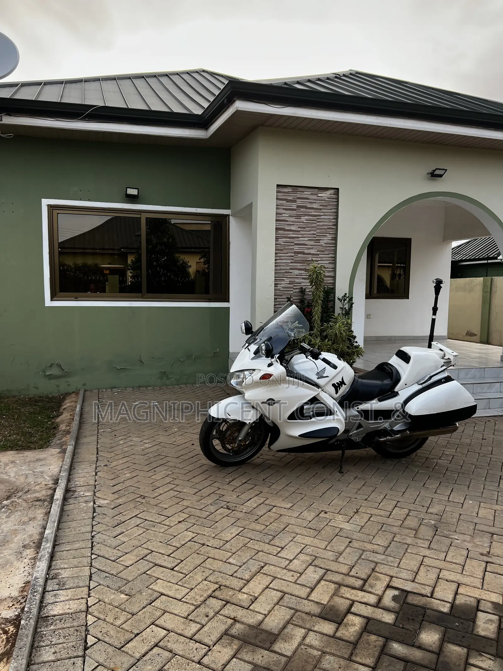 Furnished 4bdrm House in Lakeside Estate, Ashaley Botwe for sale in Ashaley Botwe