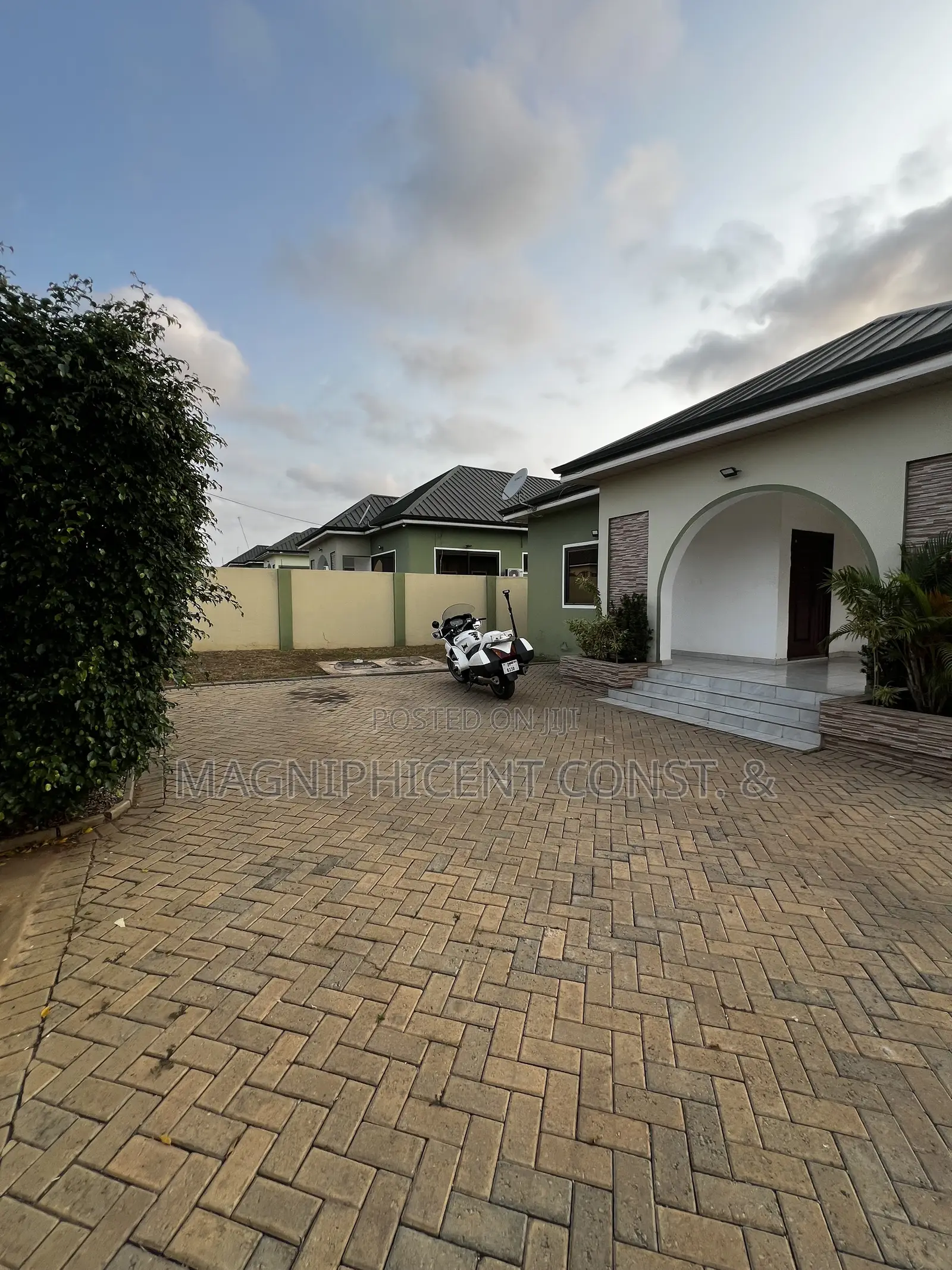 Furnished 4bdrm House in Lakeside Estate, Ashaley Botwe for sale in Ashaley Botwe
