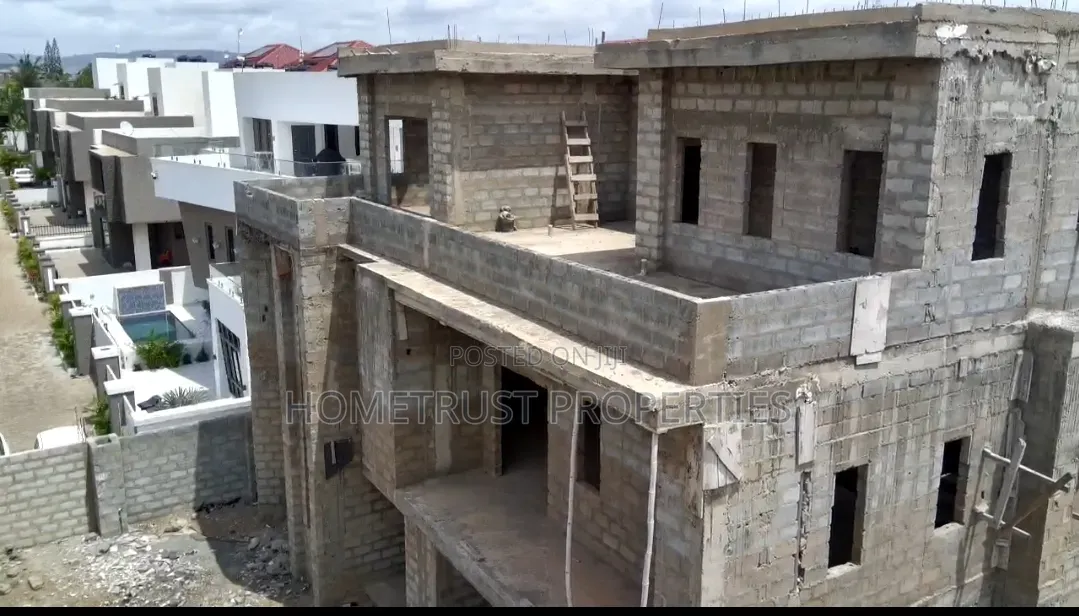5bdrm Duplex in Adenta Frafraha for sale in Frafraha