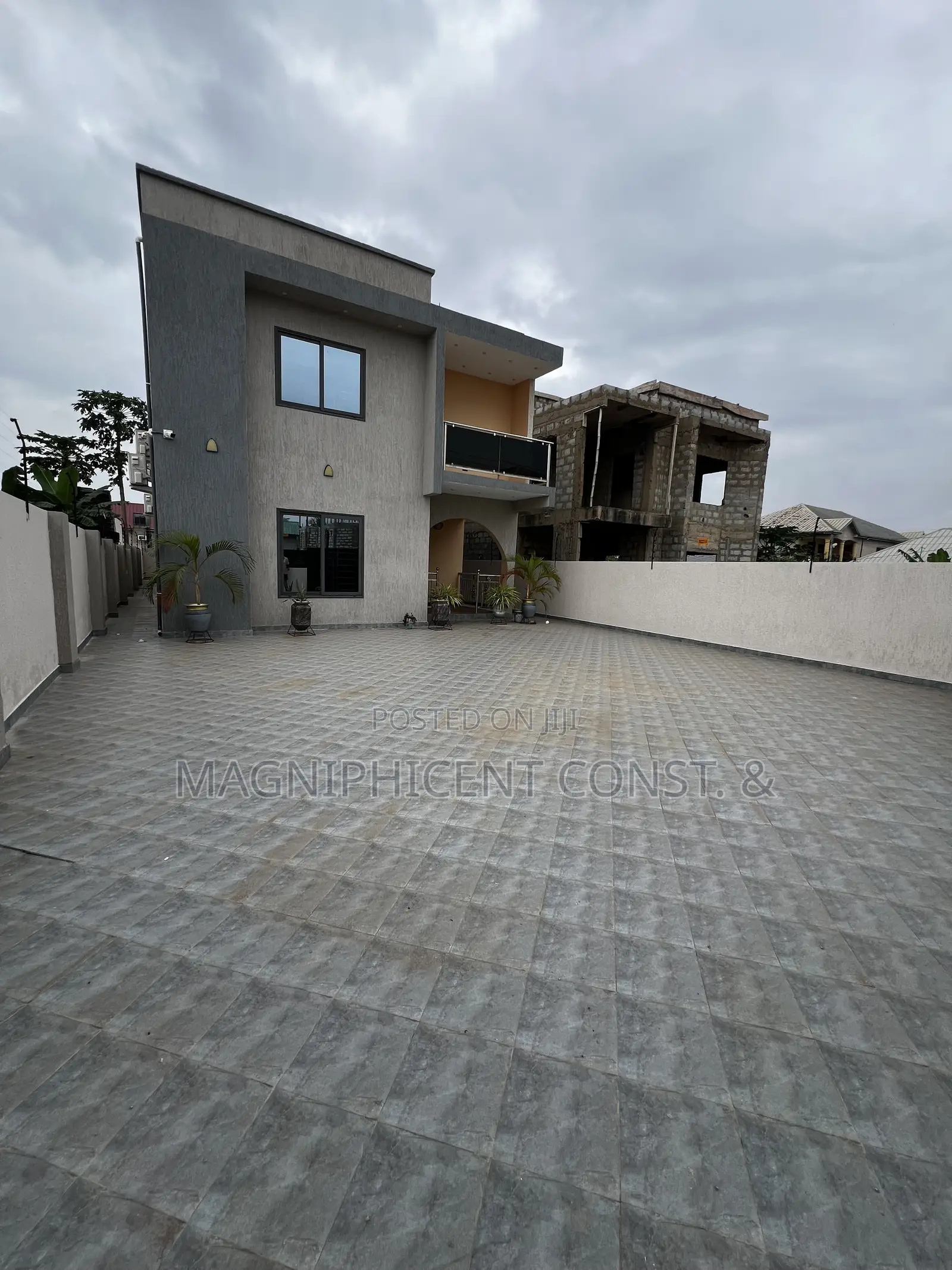 4bdrm Duplex in Ashaley Botwe for sale in Ashaley Botwe