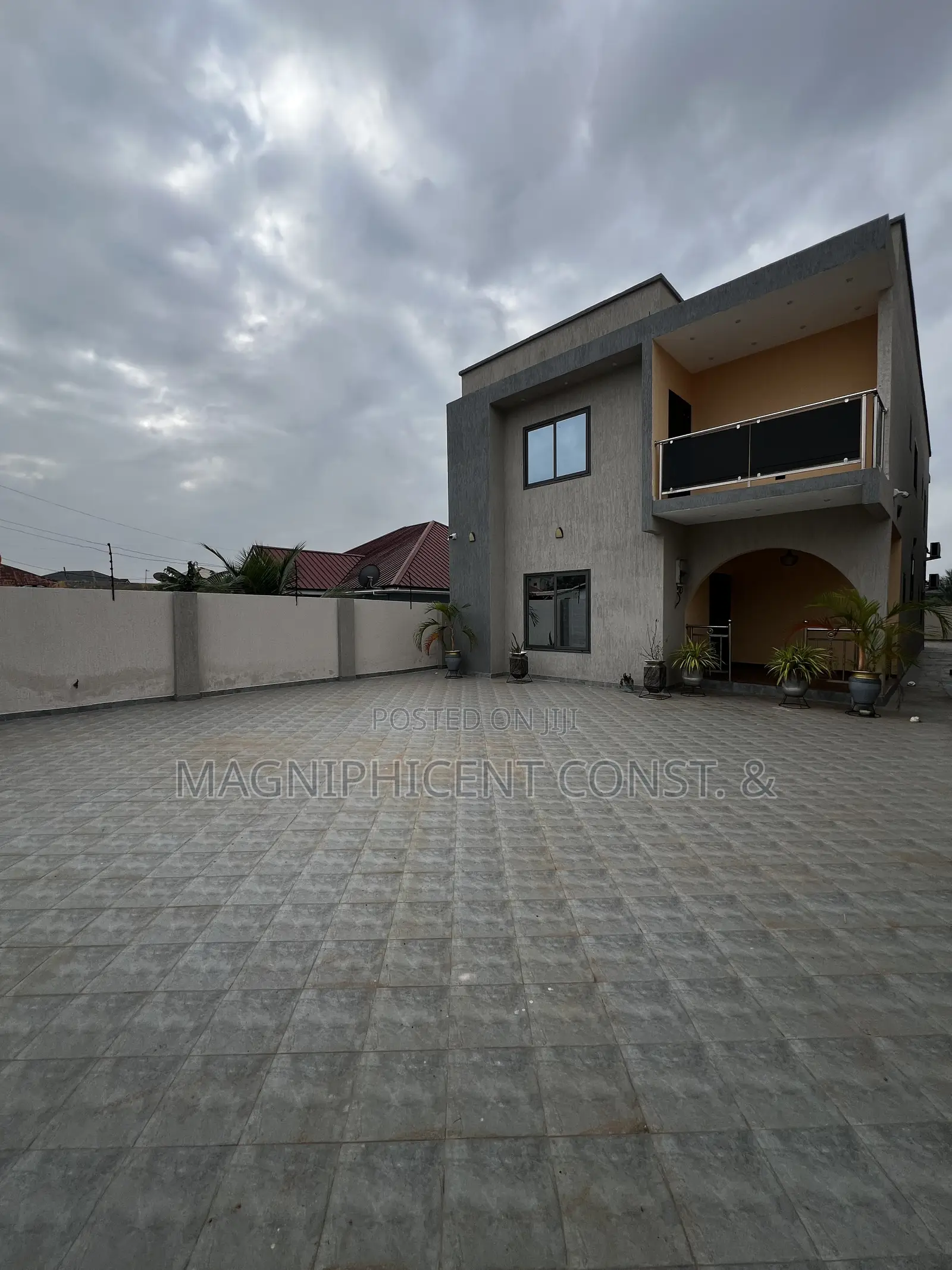 4bdrm Duplex in Ashaley Botwe for sale in Ashaley Botwe