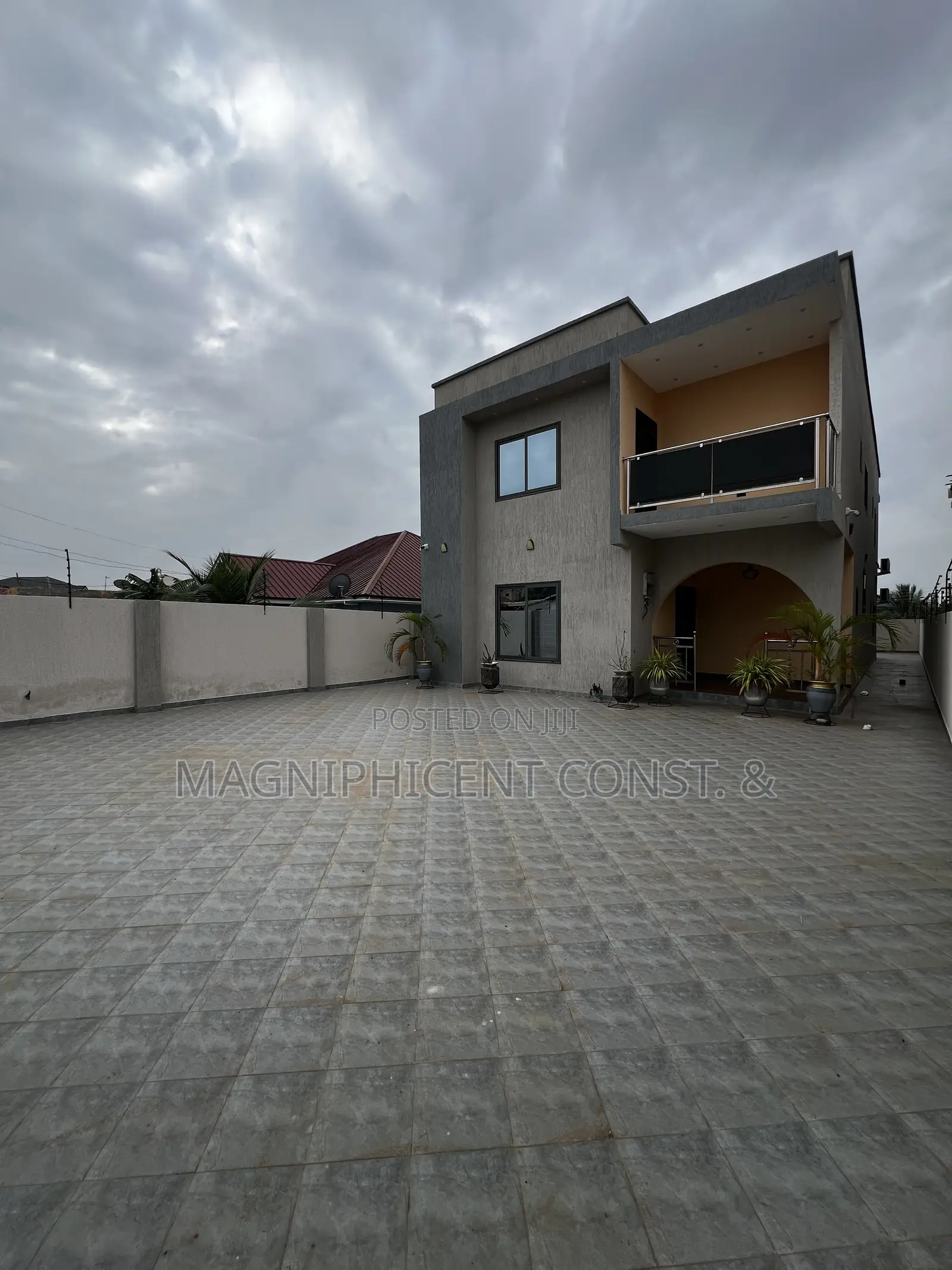 4bdrm Duplex in Ashaley Botwe for sale in Ashaley Botwe