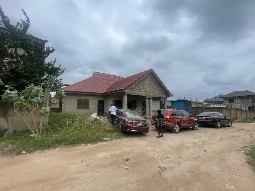 5bdrm House in Amasaman Abeanse for sale in Amasaman