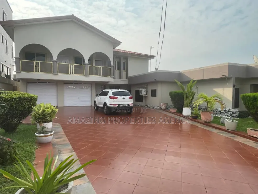 8bdrm House in Dansoman, Afoko Foto for rent in Afoko Foto