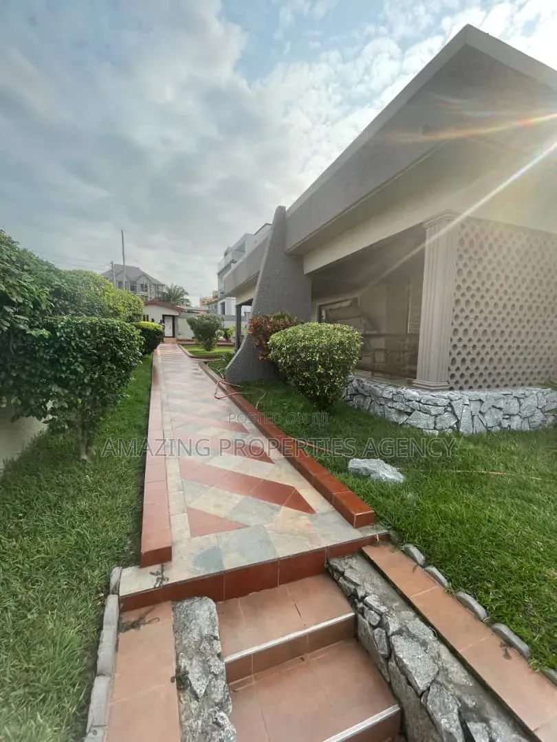 8bdrm House in Dansoman, Afoko Foto for rent in Afoko Foto