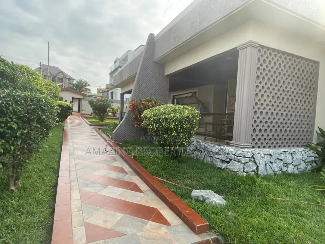 8bdrm House in Dansoman, Afoko Foto for rent in Afoko Foto
