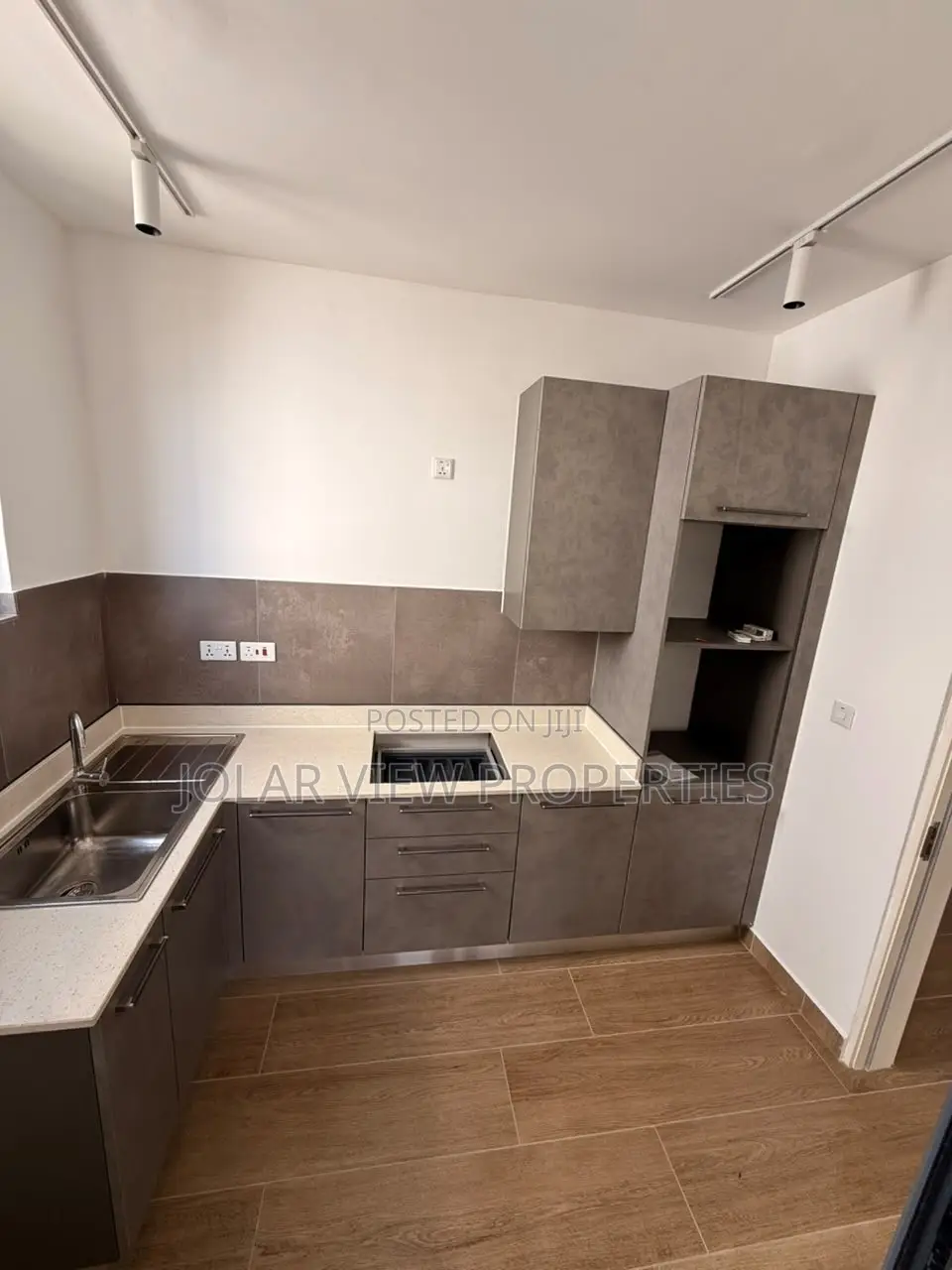 3bdrm Townhouse / Terrace in Jolar View, Tseaddo for rent in Tseaddo