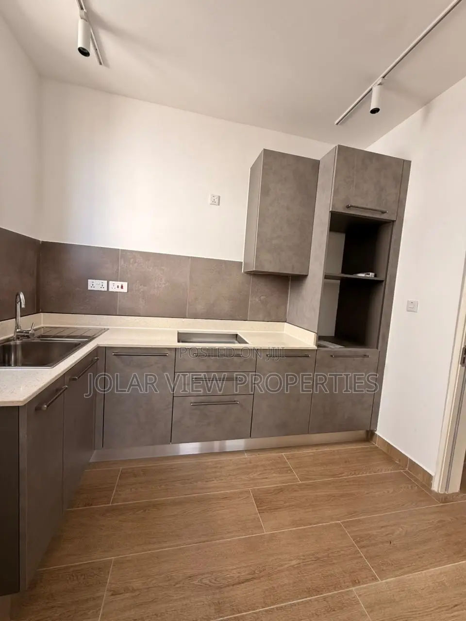 3bdrm Townhouse / Terrace in Jolar View, Tseaddo for rent in Tseaddo