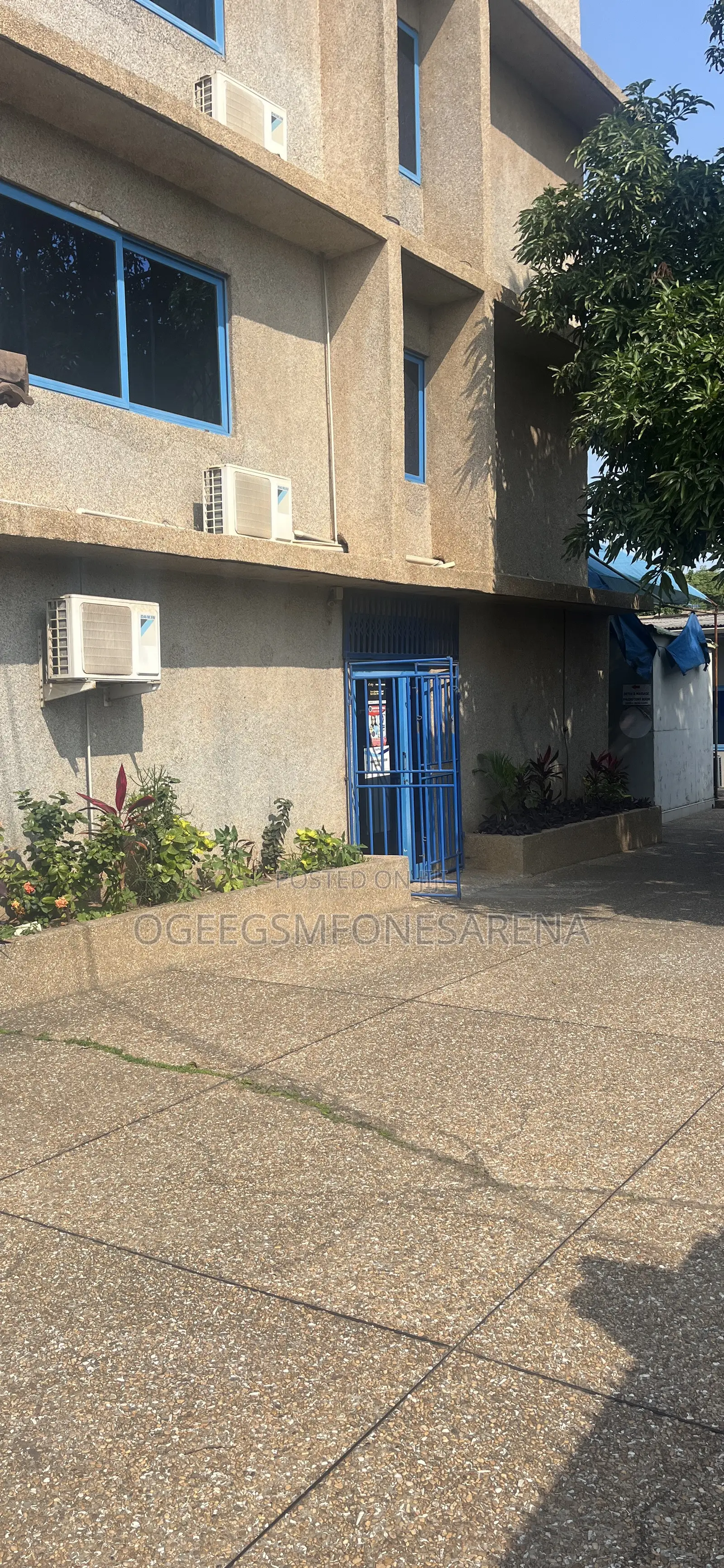 Prime Commercial Suitable for Hospital, Office Space Etc in Sharp Curve