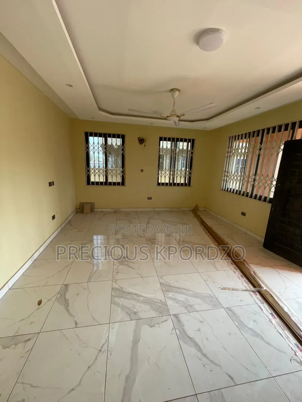 4bdrm Duplex in Commandos Adenta for rent in Commandos