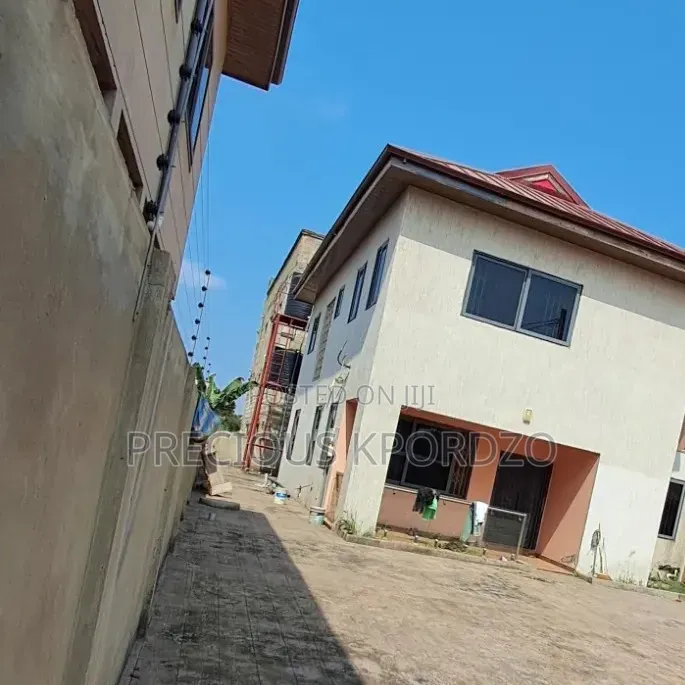 4bdrm Duplex in Commandos Adenta for rent in Commandos