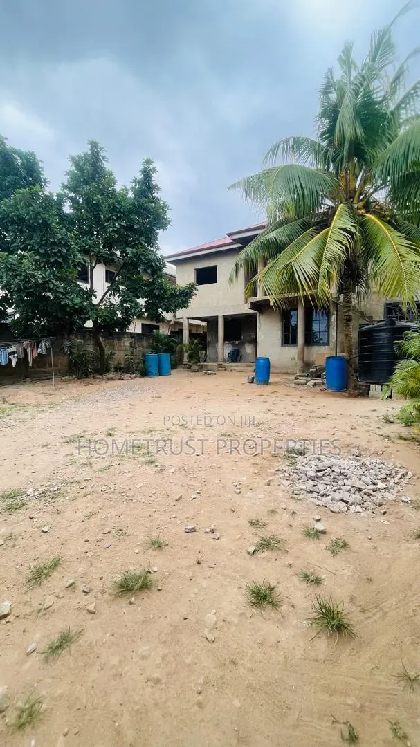 8bdrm Duplex in Ablekuma Canada, Pentecost for sale in Pentecost