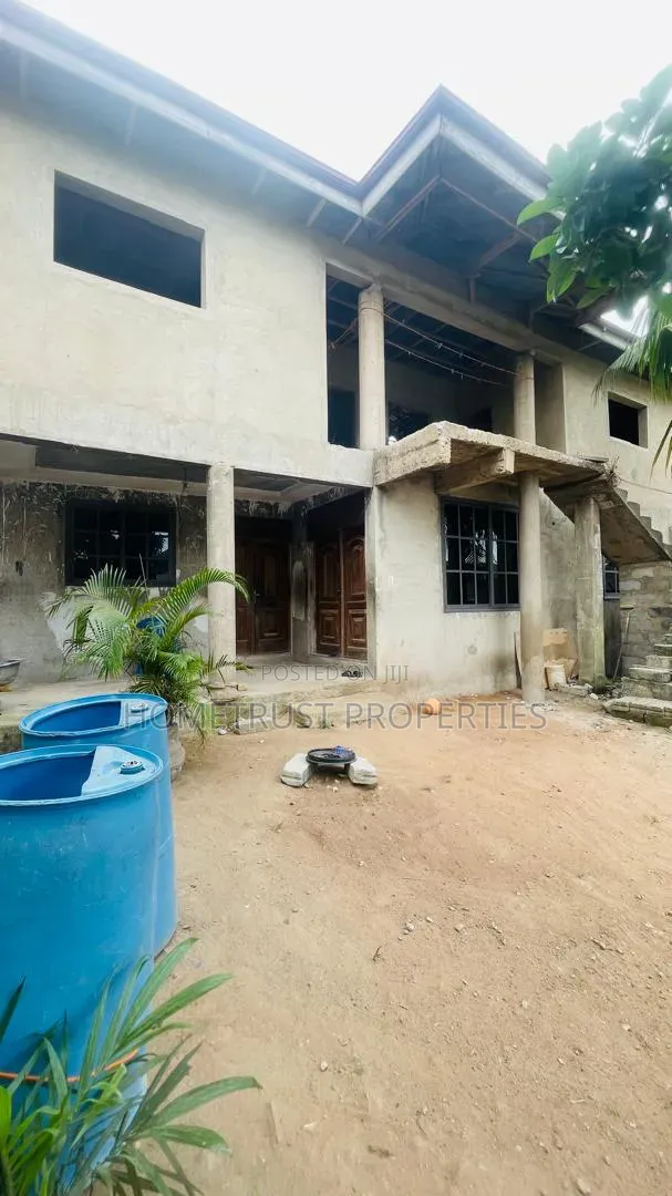 8bdrm Duplex in Ablekuma Canada, Pentecost for sale in Pentecost