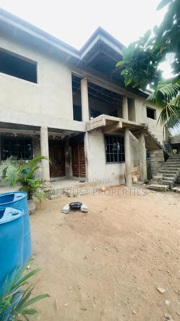 8bdrm Duplex in Ablekuma Canada, Pentecost for sale in Pentecost