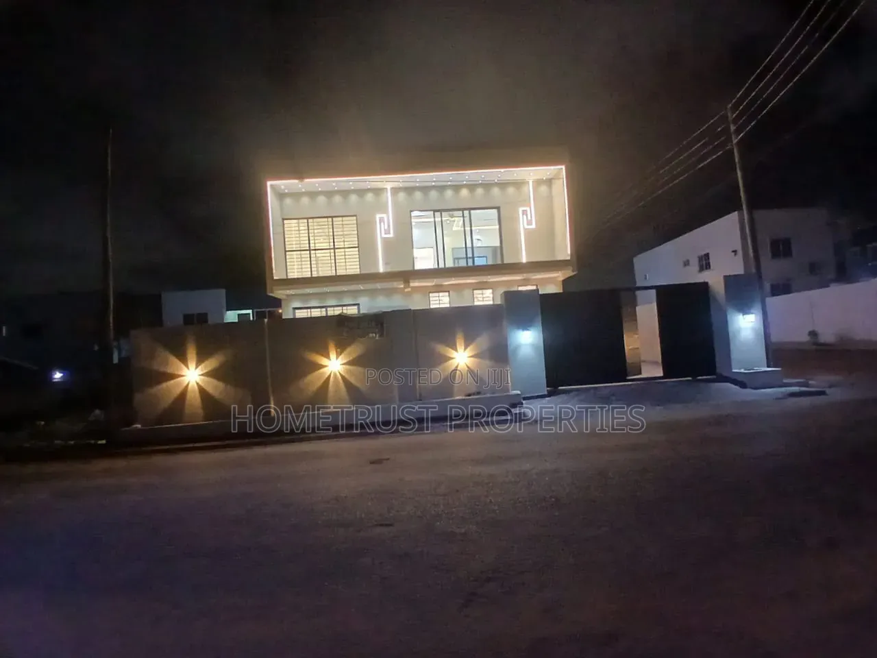 4bdrm Duplex in East Legon, American House for sale in American House