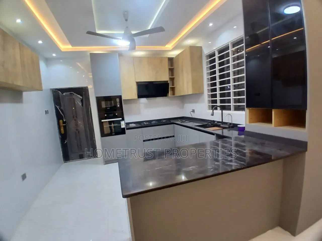 4bdrm Duplex in East Legon, American House for sale in American House
