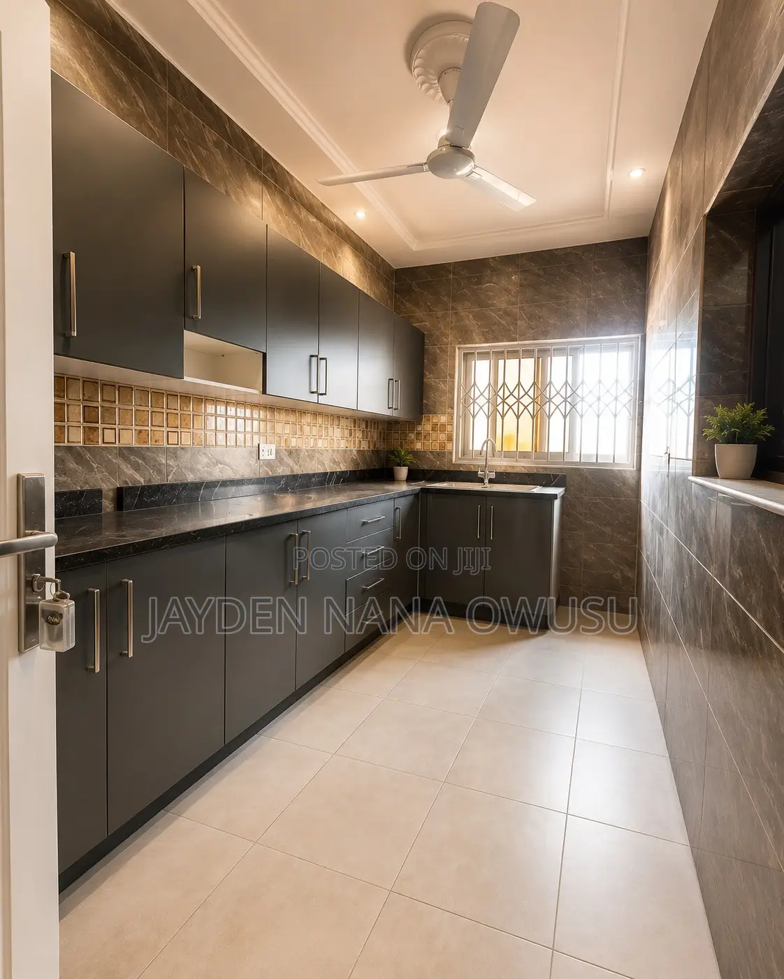 8bdrm House in Osu for sale in Osu