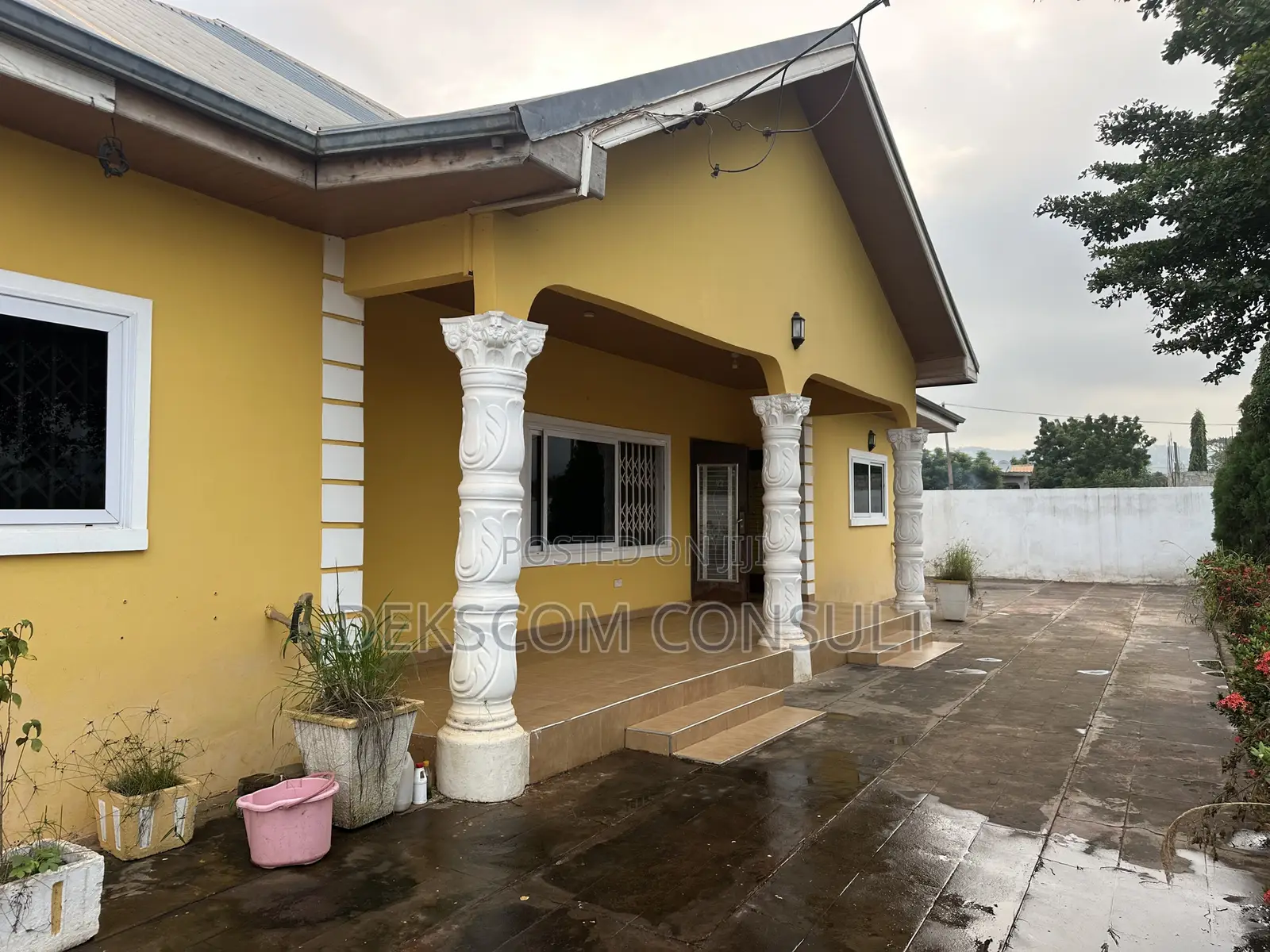 5bdrm House in Danfa for sale in Danfa