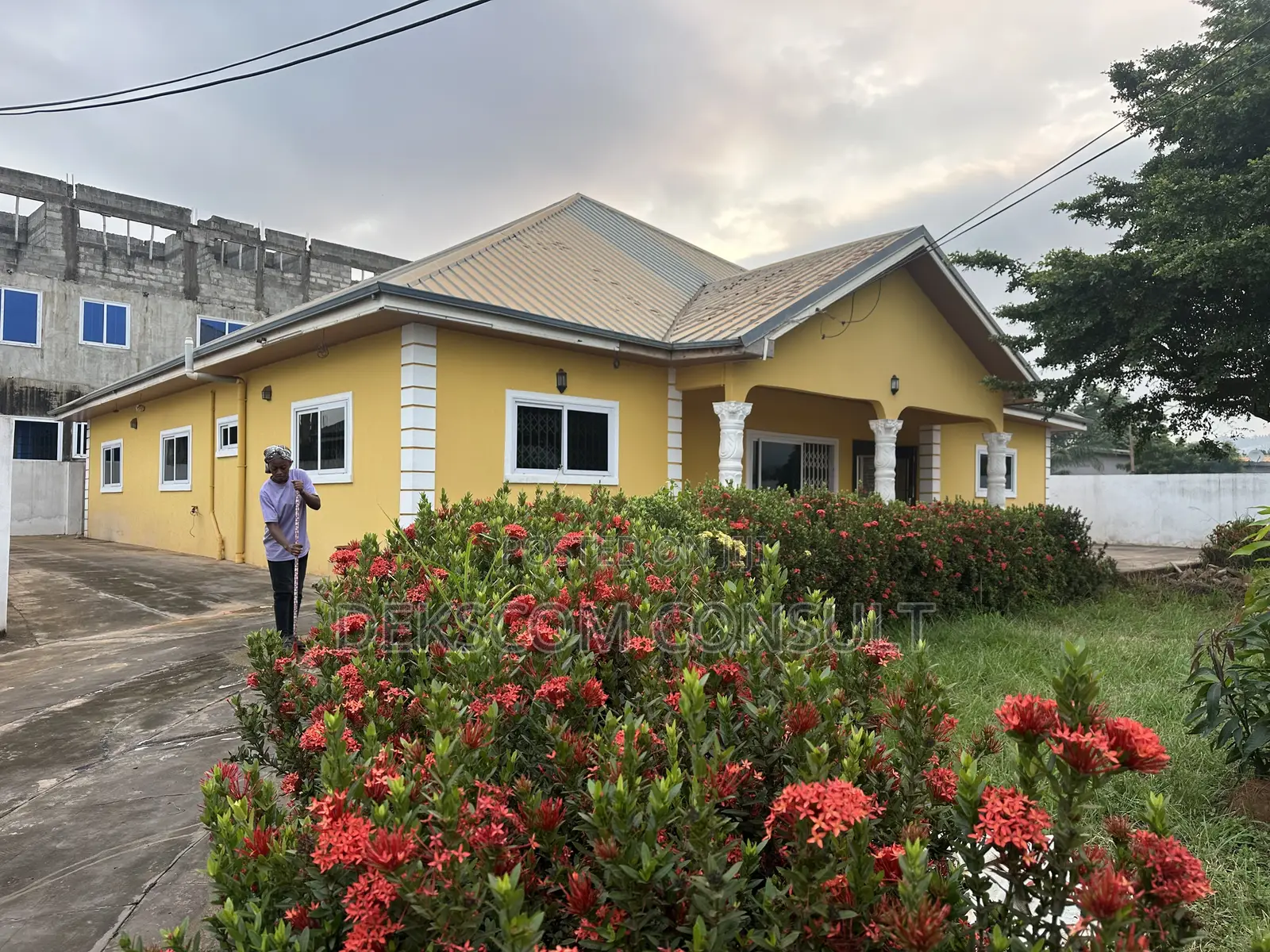 5bdrm House in Danfa for sale in Danfa