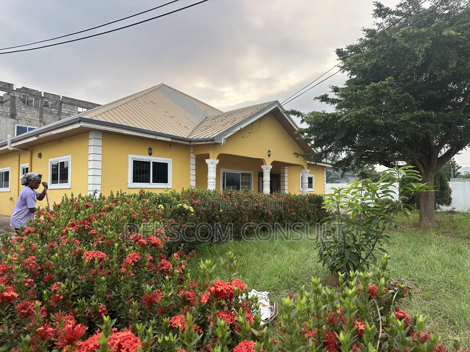 5bdrm House in Danfa for sale in Danfa