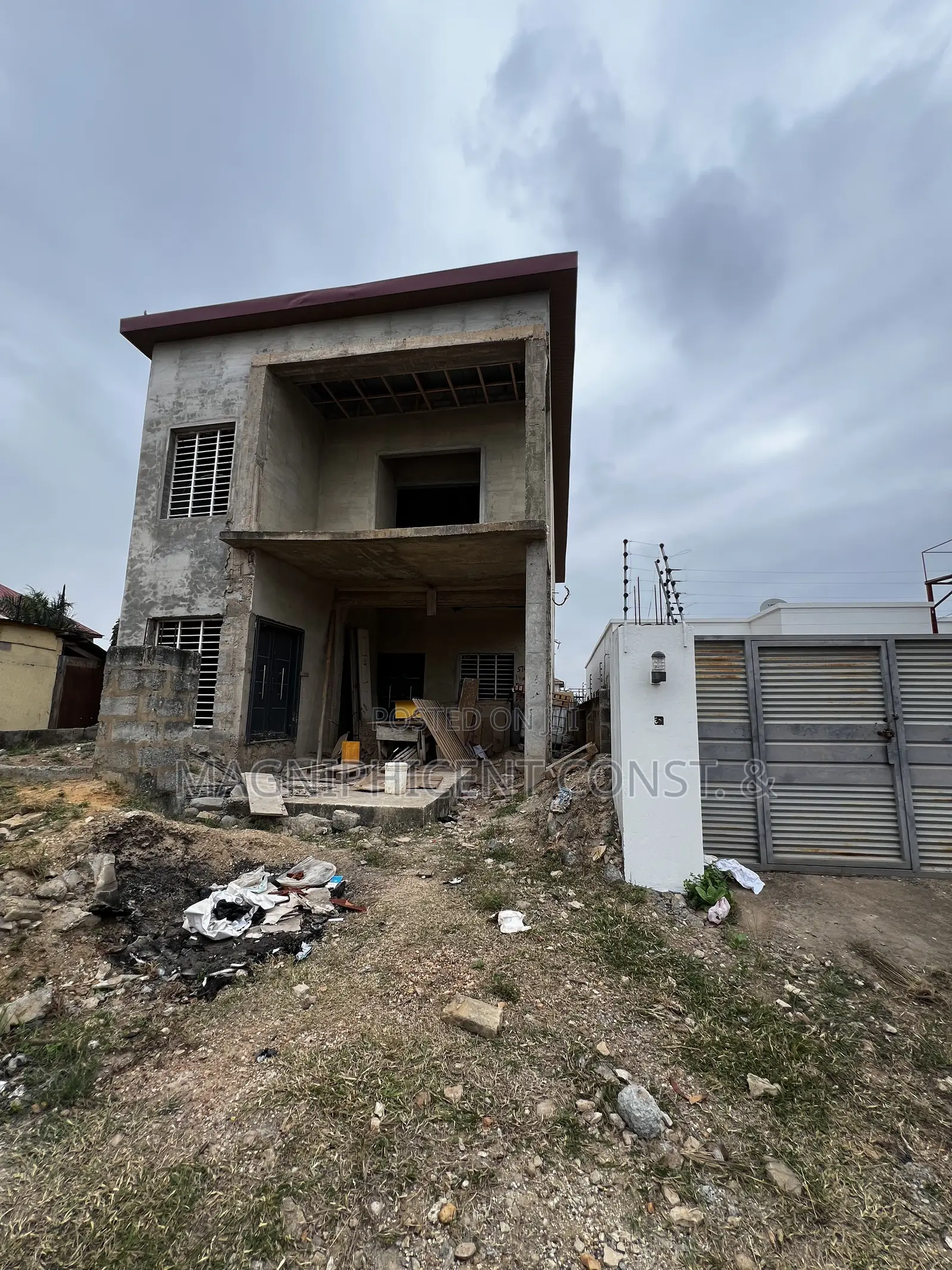 5bdrm Duplex in Lakeside Estate, Ashaley Botwe for sale in Ashaley Botwe