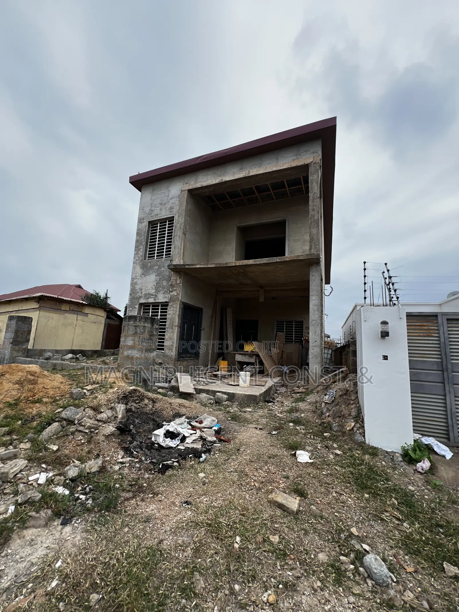 5bdrm Duplex in Lakeside Estate, Ashaley Botwe for sale in Ashaley Botwe