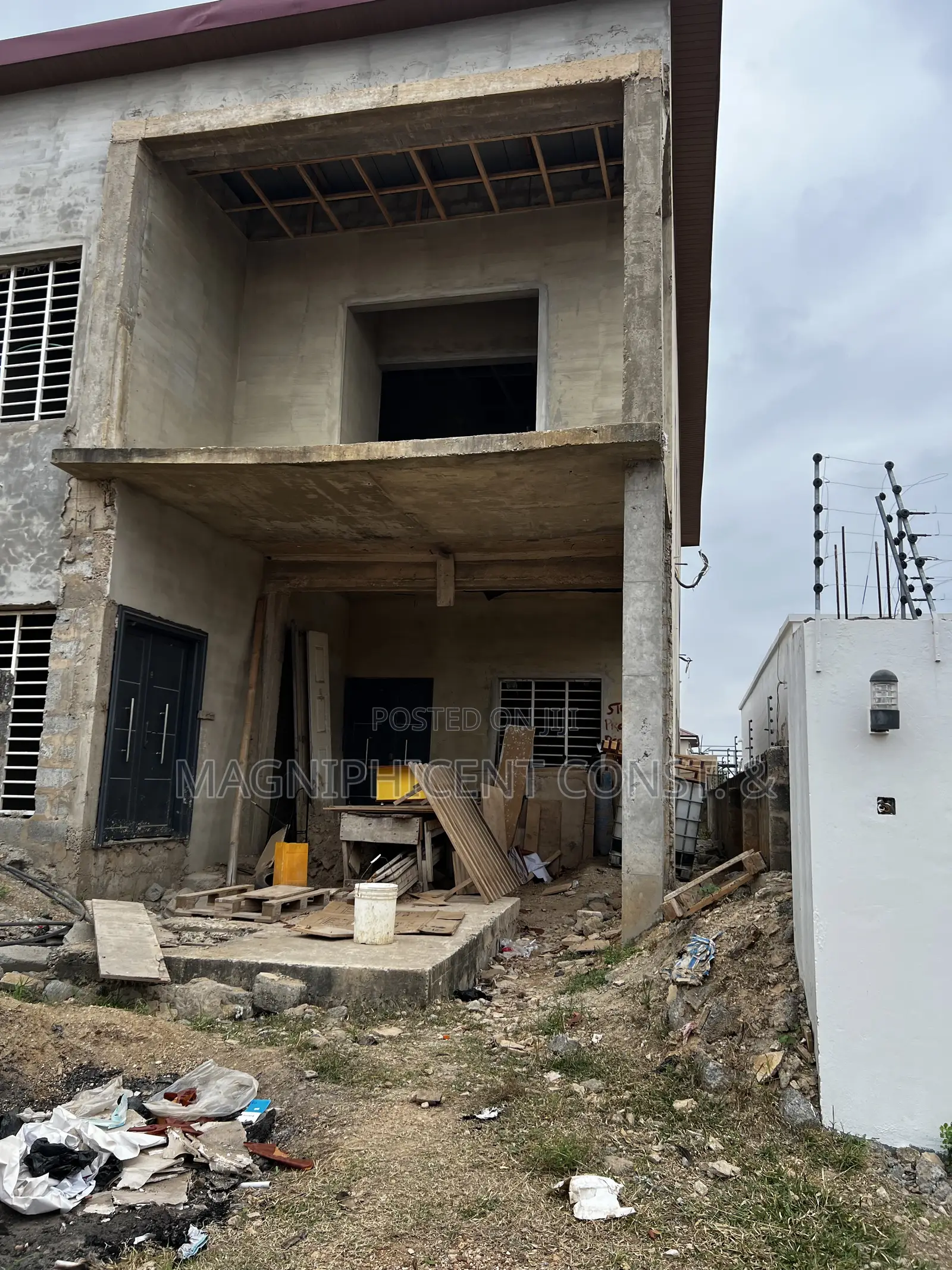 5bdrm Duplex in Lakeside Estate, Ashaley Botwe for sale in Ashaley Botwe