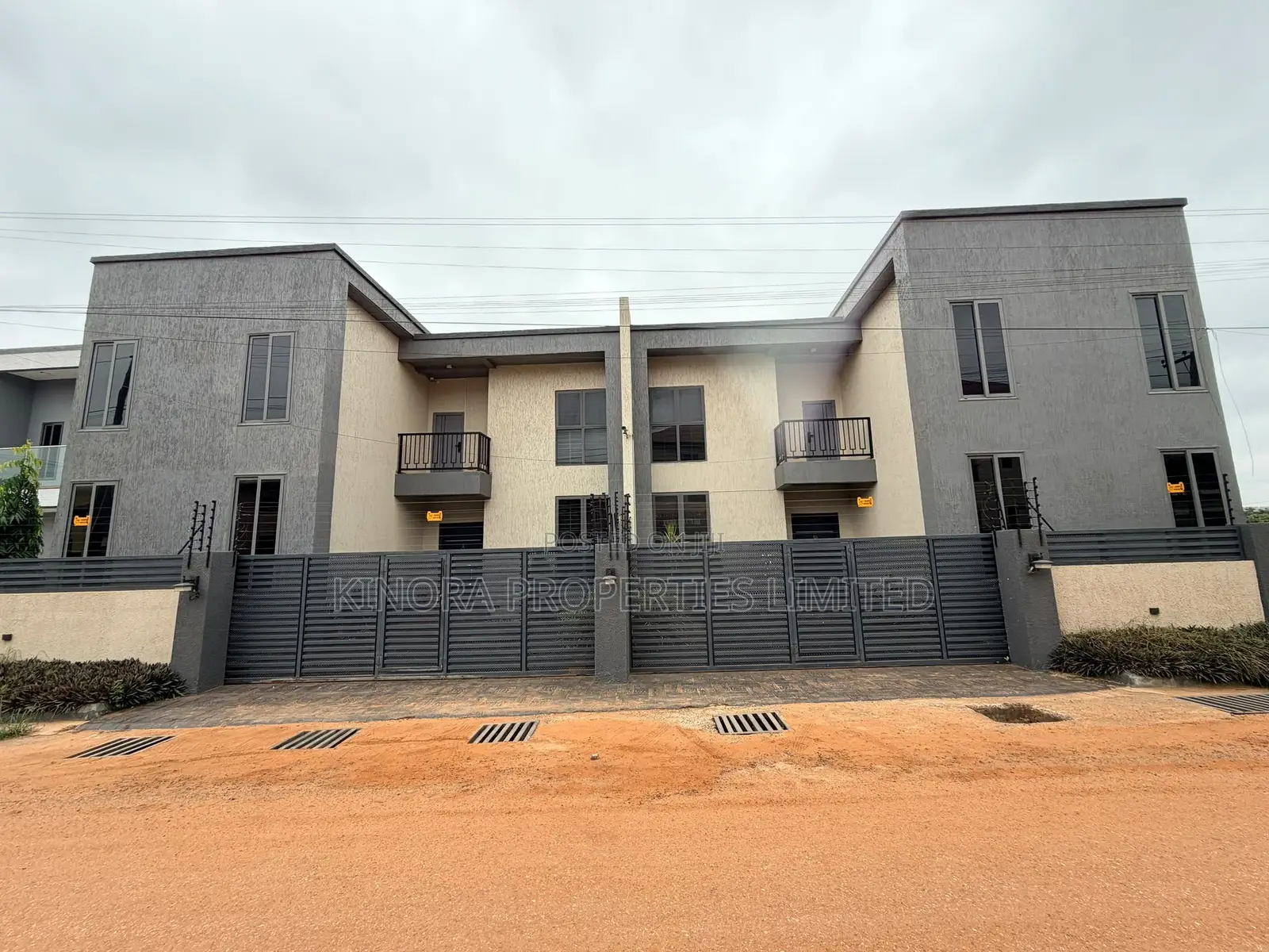 4bdrm Duplex in Ashaley Botwe for rent in Ashaley Botwe