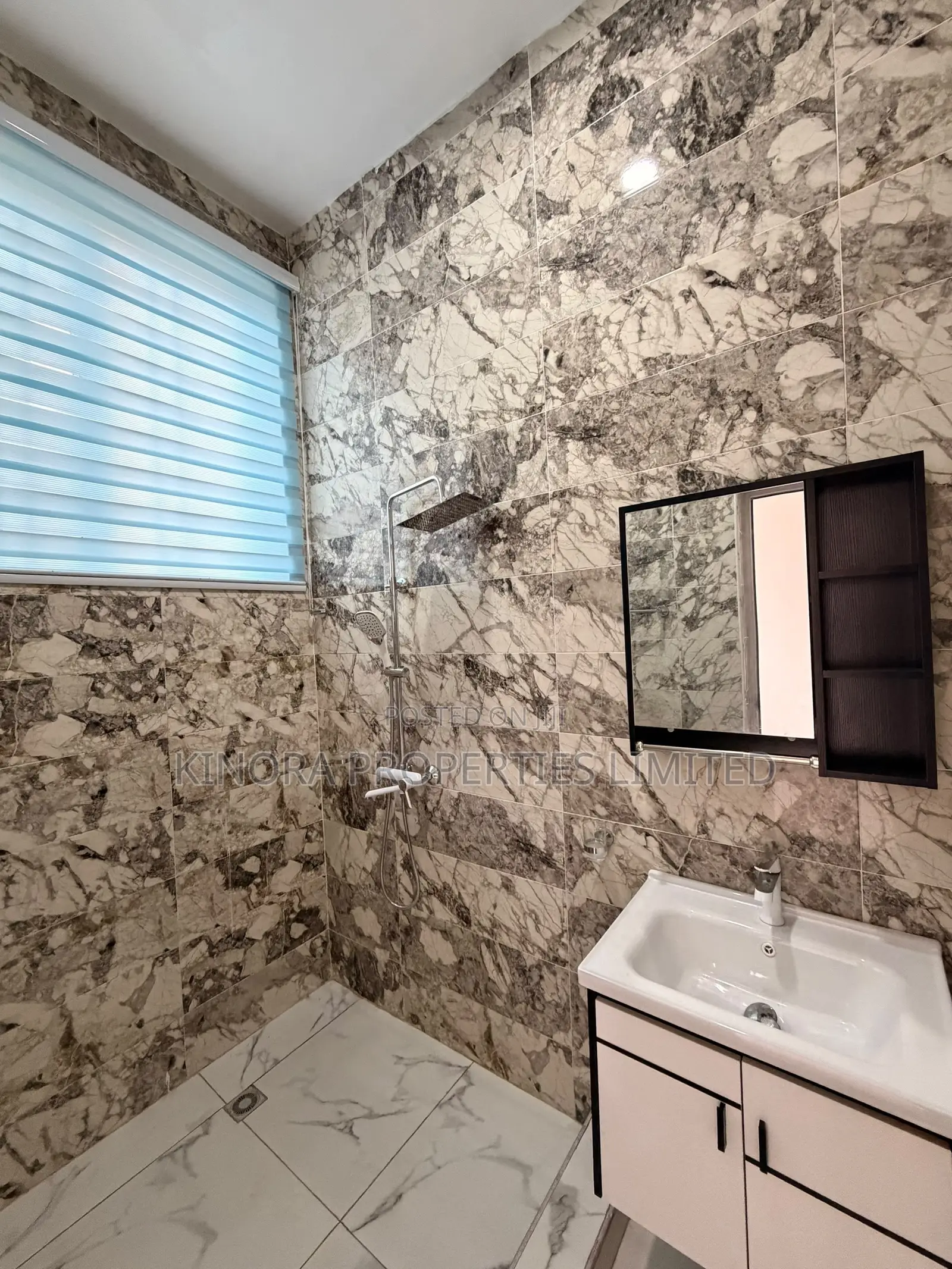 4bdrm Duplex in Lakeside Estate for rent in Lake Side Estate