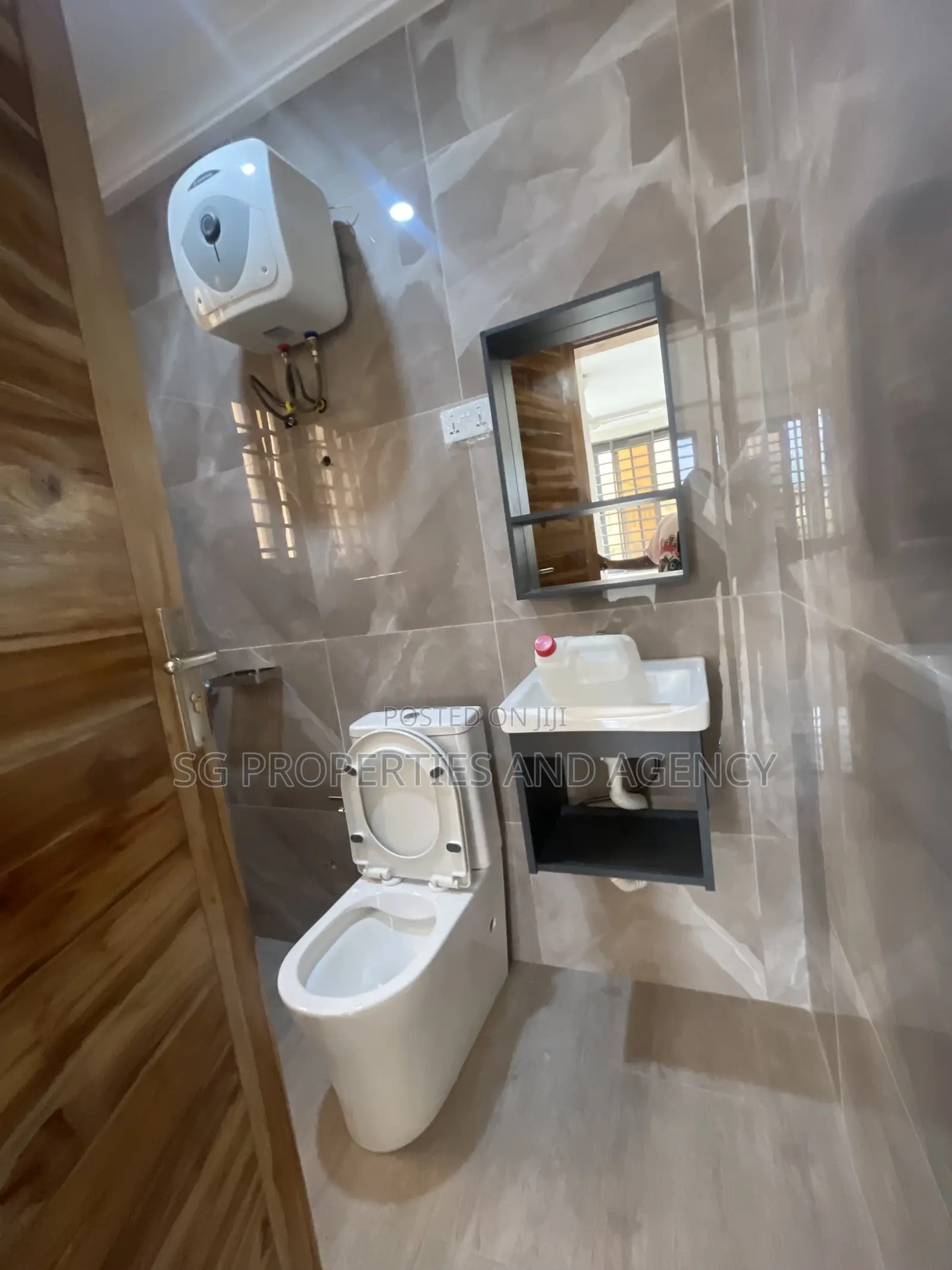 2bdrm Apartment in Lashibi, Sakumono for rent in Sakumono