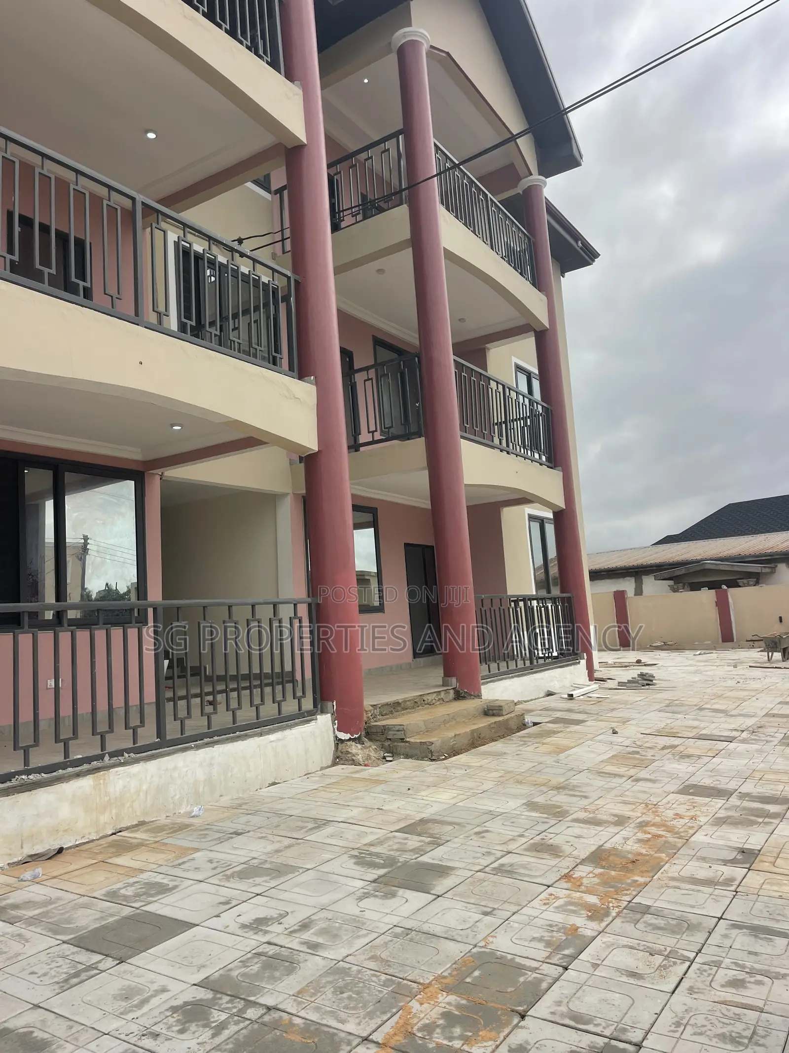 2bdrm Apartment in Lashibi, Sakumono for rent in Sakumono