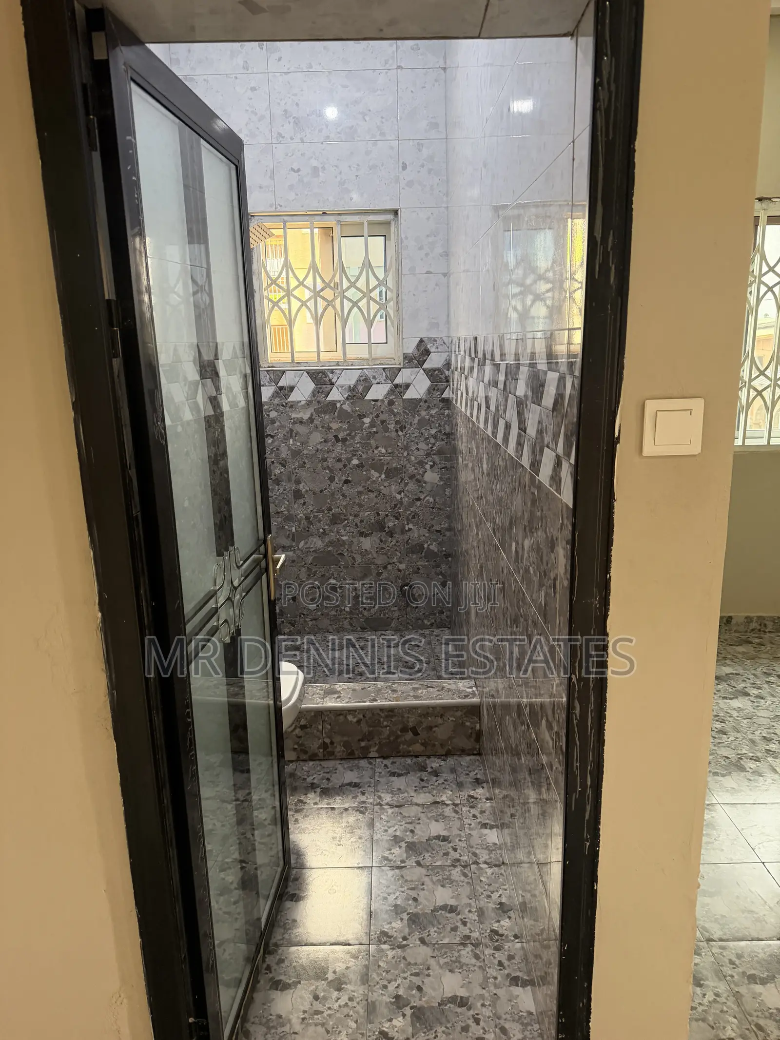 1bdrm Apartment in Westhills Mall for rent in West Hills Mall Area