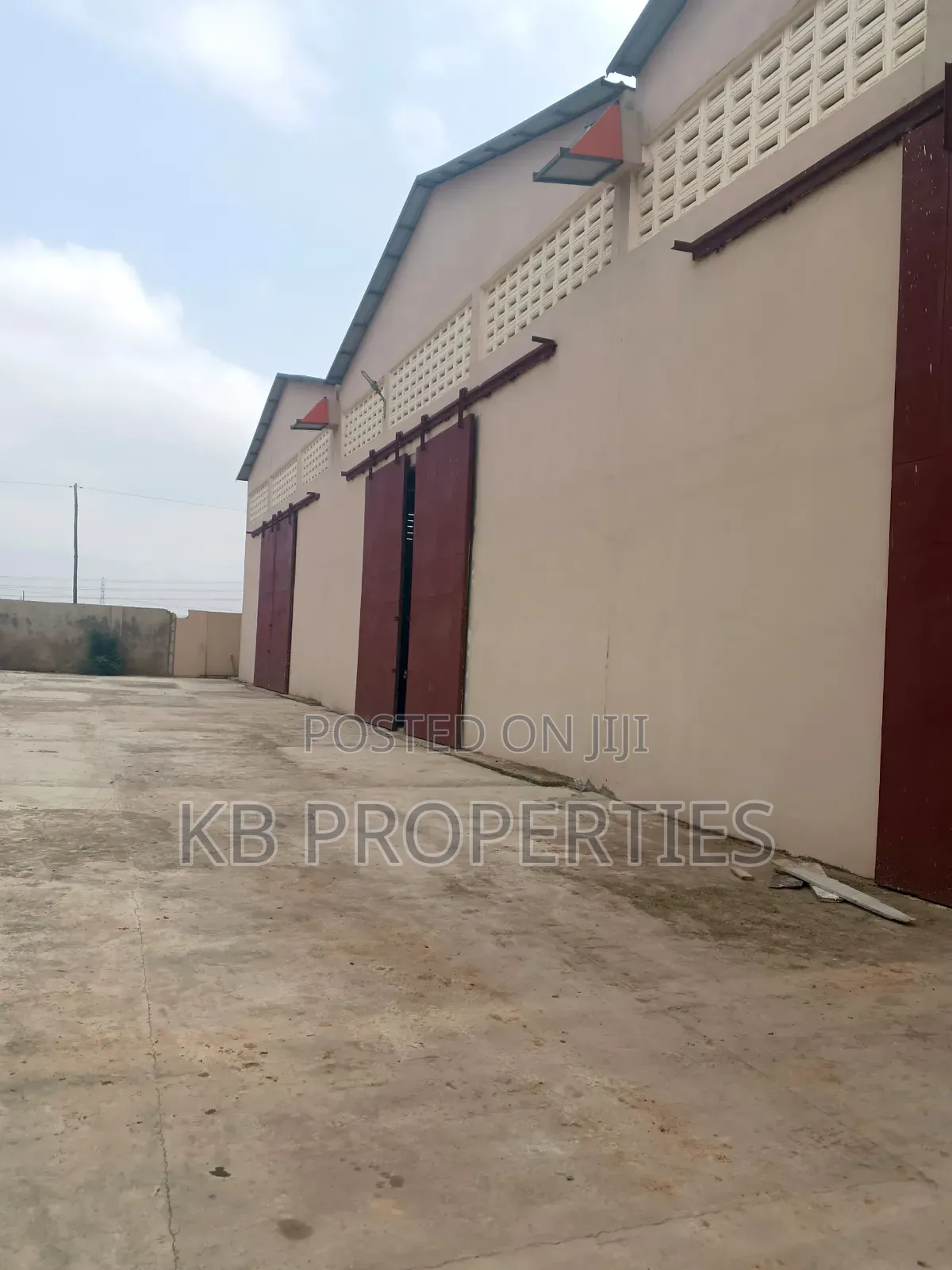 Warehouse for Rent in Baatsona Total